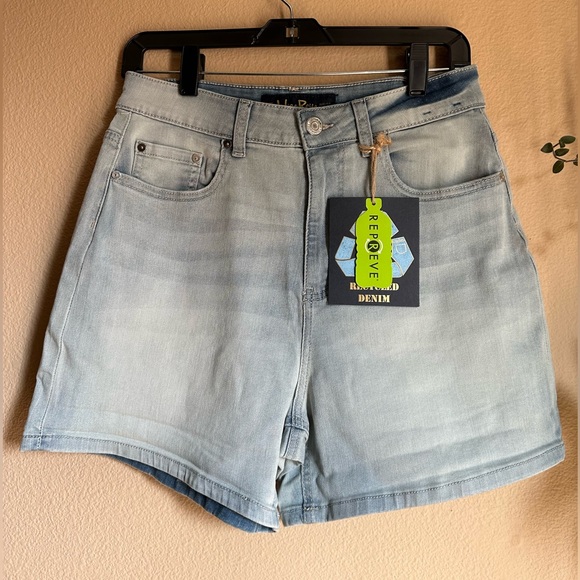 Indigo Rein Mom rise light blue jean shorts size 11 - Picture 1 of 7